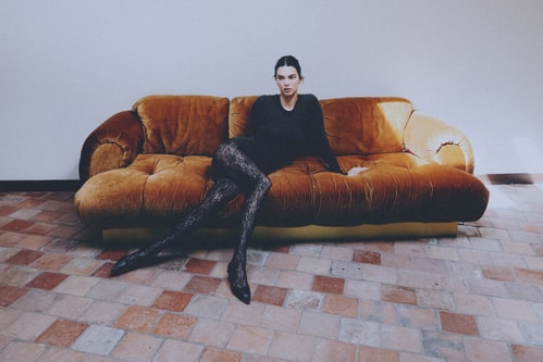 Kendall Jenner 再度攜手 Calzedonia,FW25 蕾絲褲襪強勢回歸