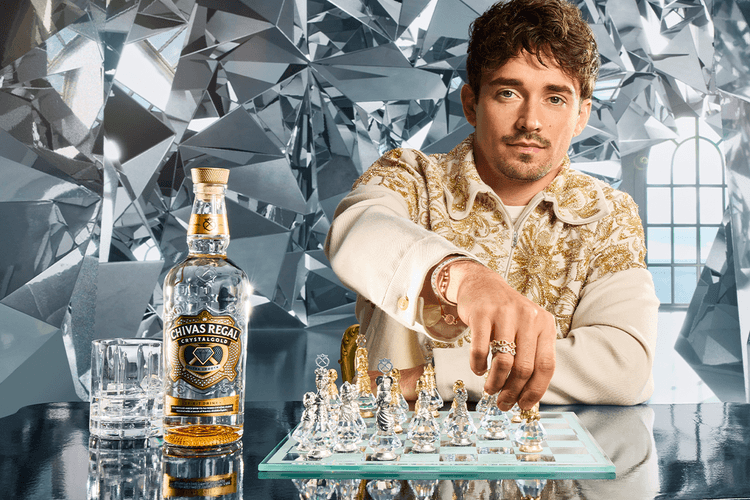 Hypebeast 專訪 Charles Leclerc 探討 Chivas Regal 話題威士忌新作「Crystalgold」