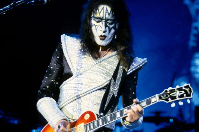 KISS 共同創辦人、主音吉他手兼獨唱歌手 Ace Frehley 逝世，享年 74 歲