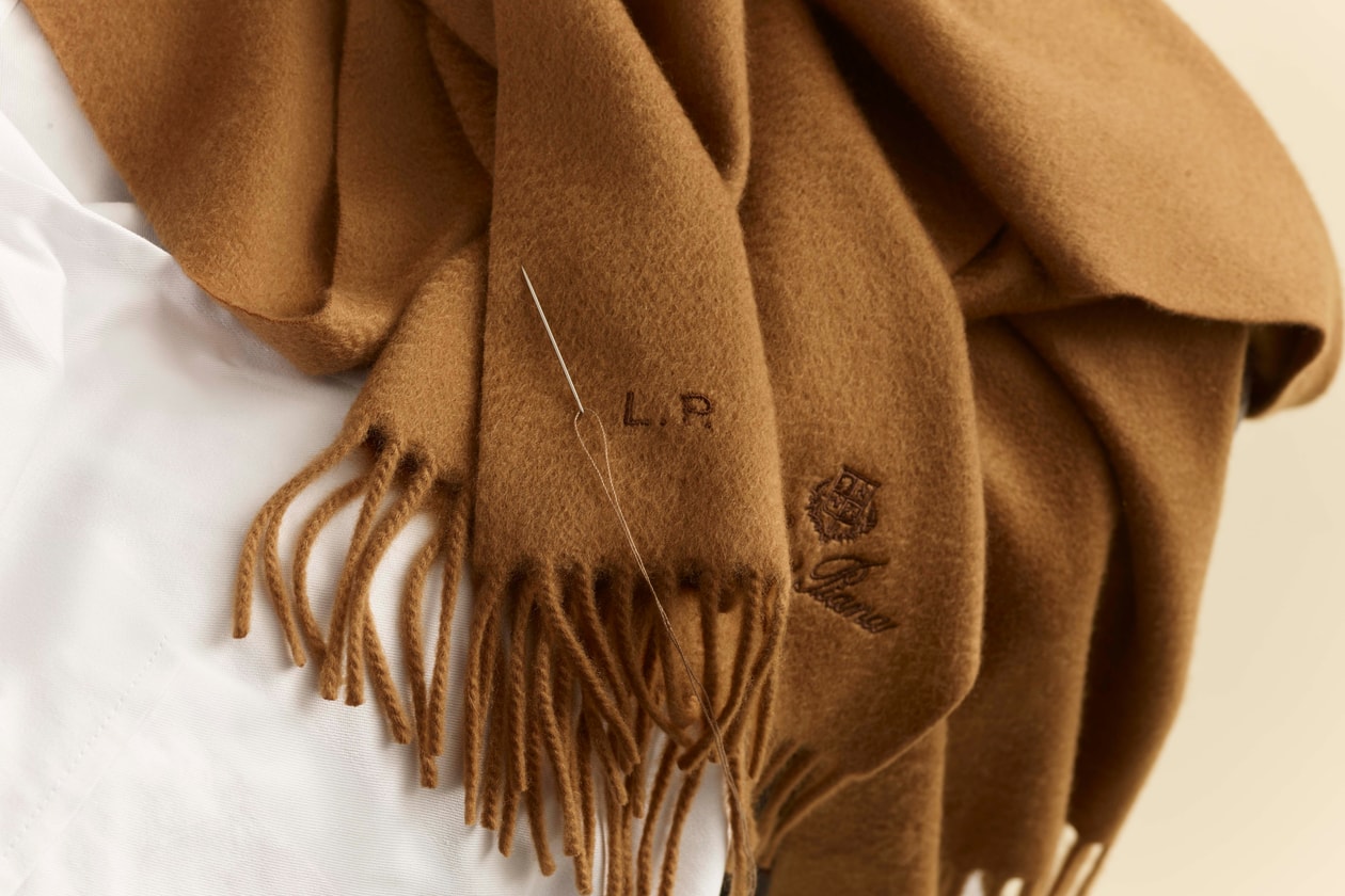 意式奢華贈禮美學：Loro Piana 從獨家刺繡圍巾到首個餐具系列