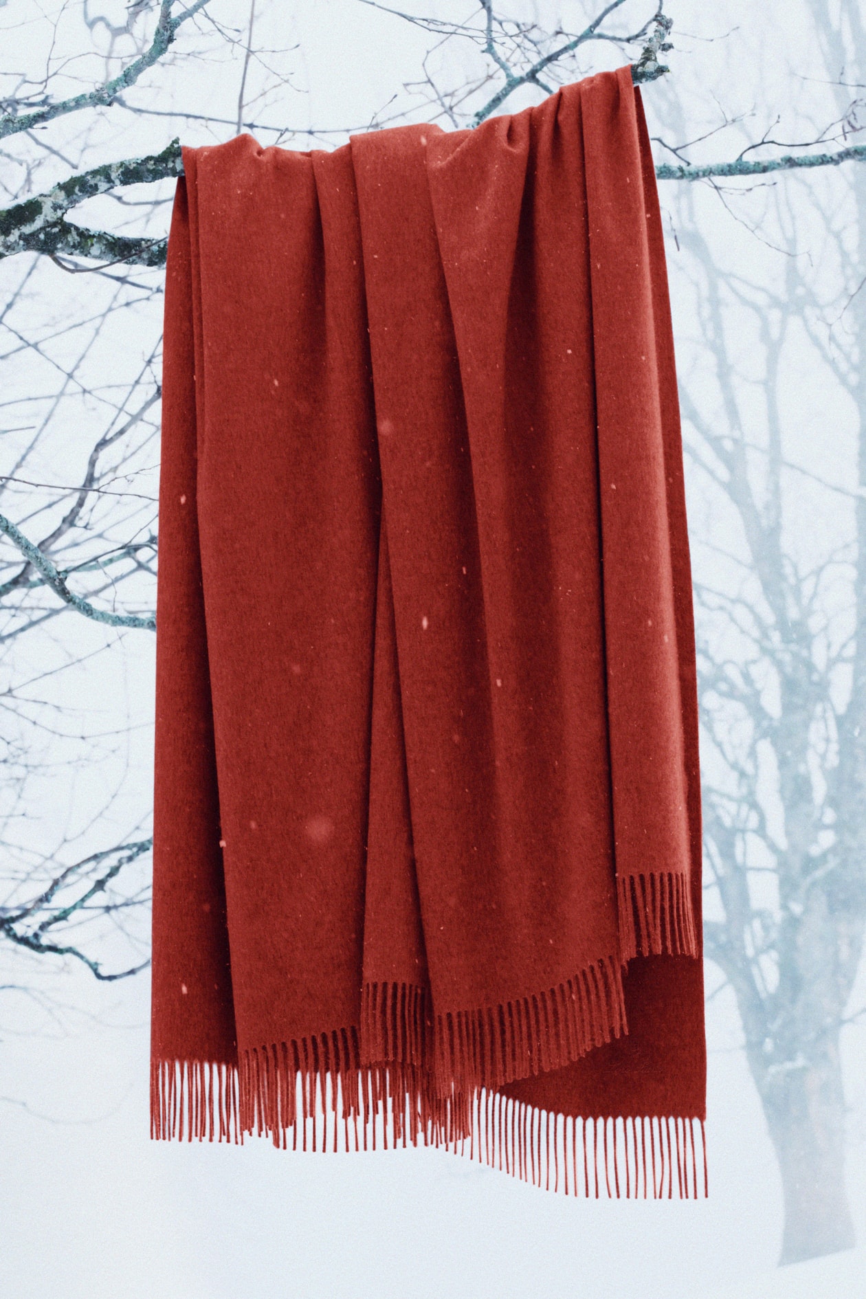 意式奢華贈禮美學：Loro Piana 從獨家刺繡圍巾到首個餐具系列