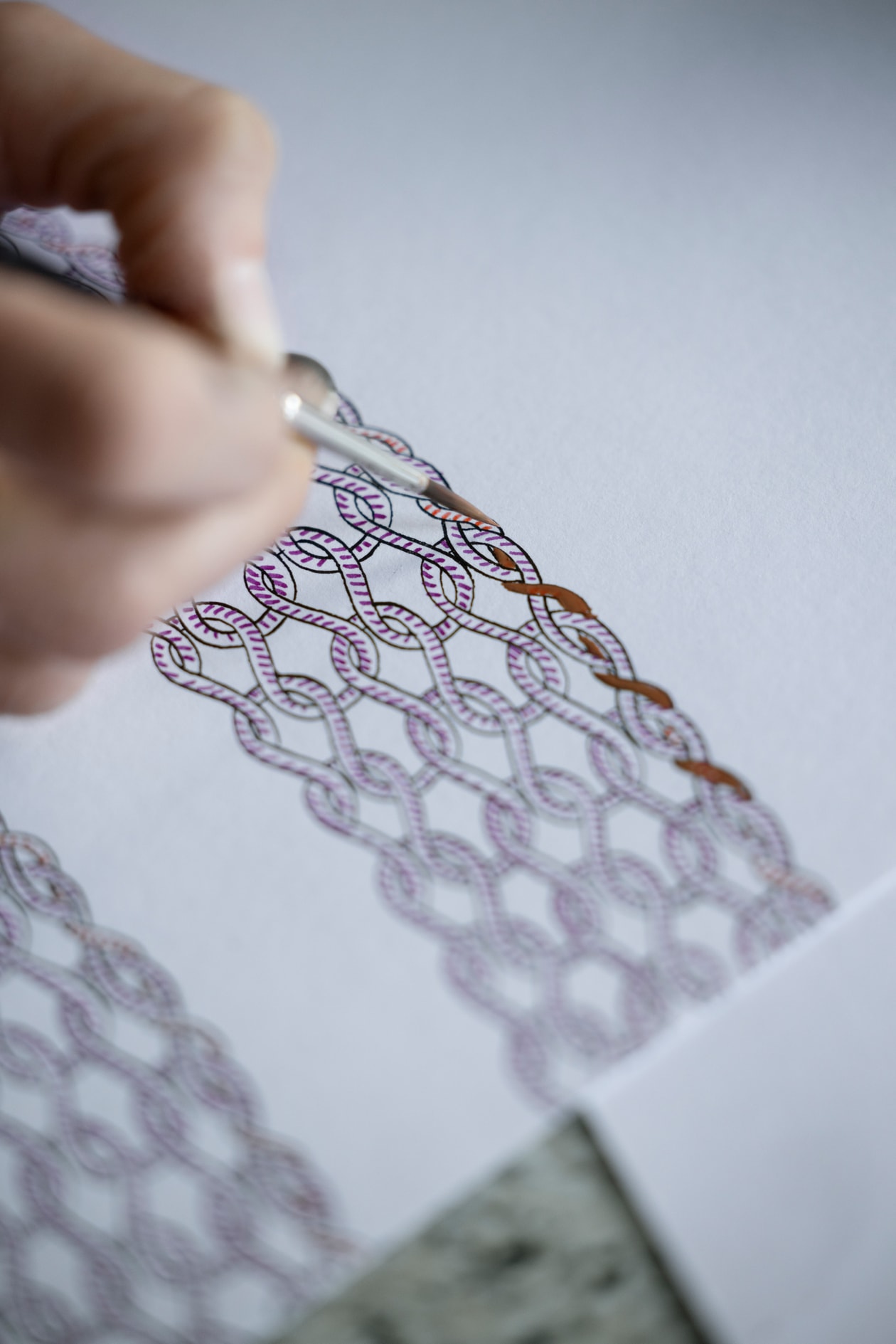 意式奢華贈禮美學：Loro Piana 從獨家刺繡圍巾到首個餐具系列