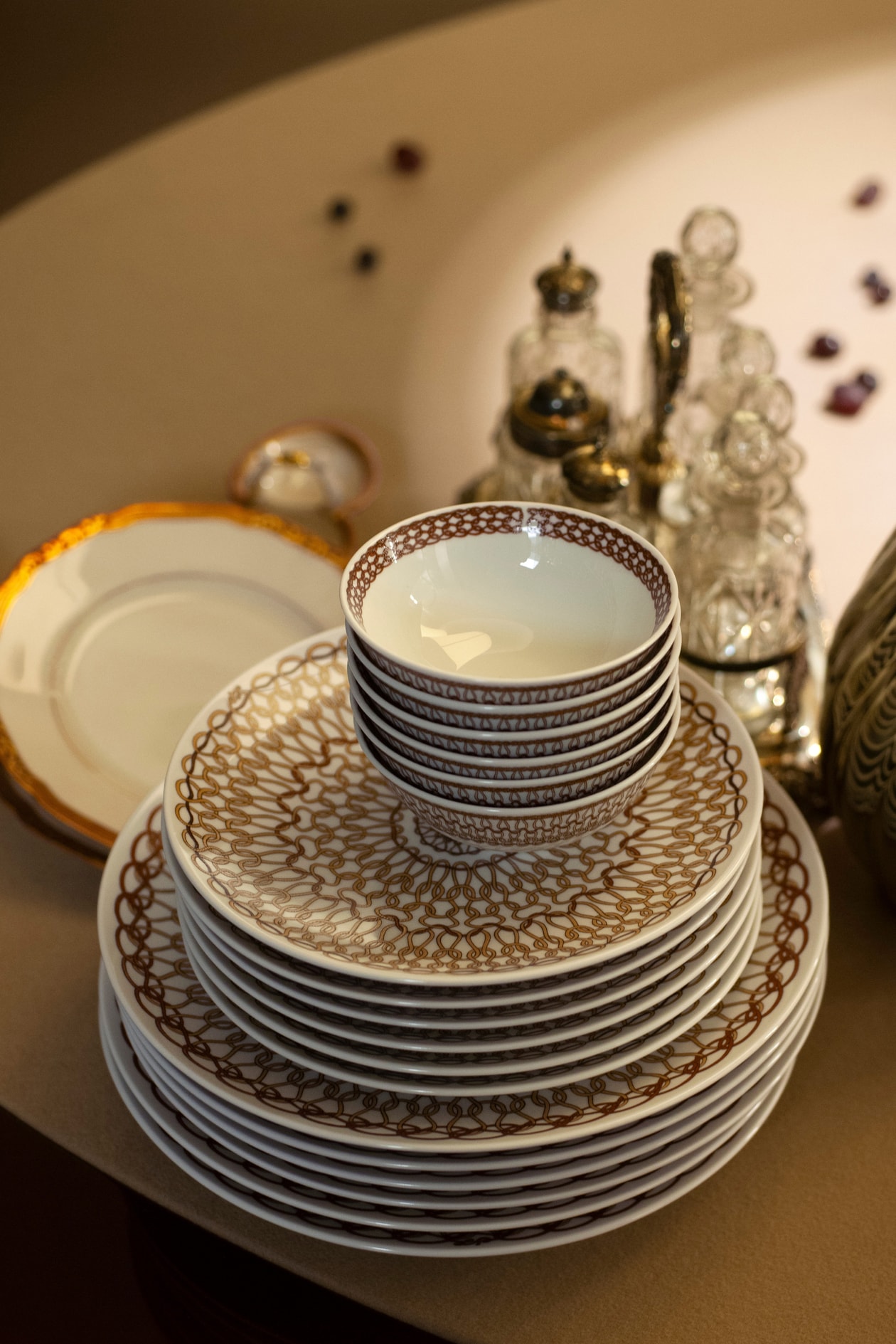 意式奢華贈禮美學：Loro Piana 從獨家刺繡圍巾到首個餐具系列