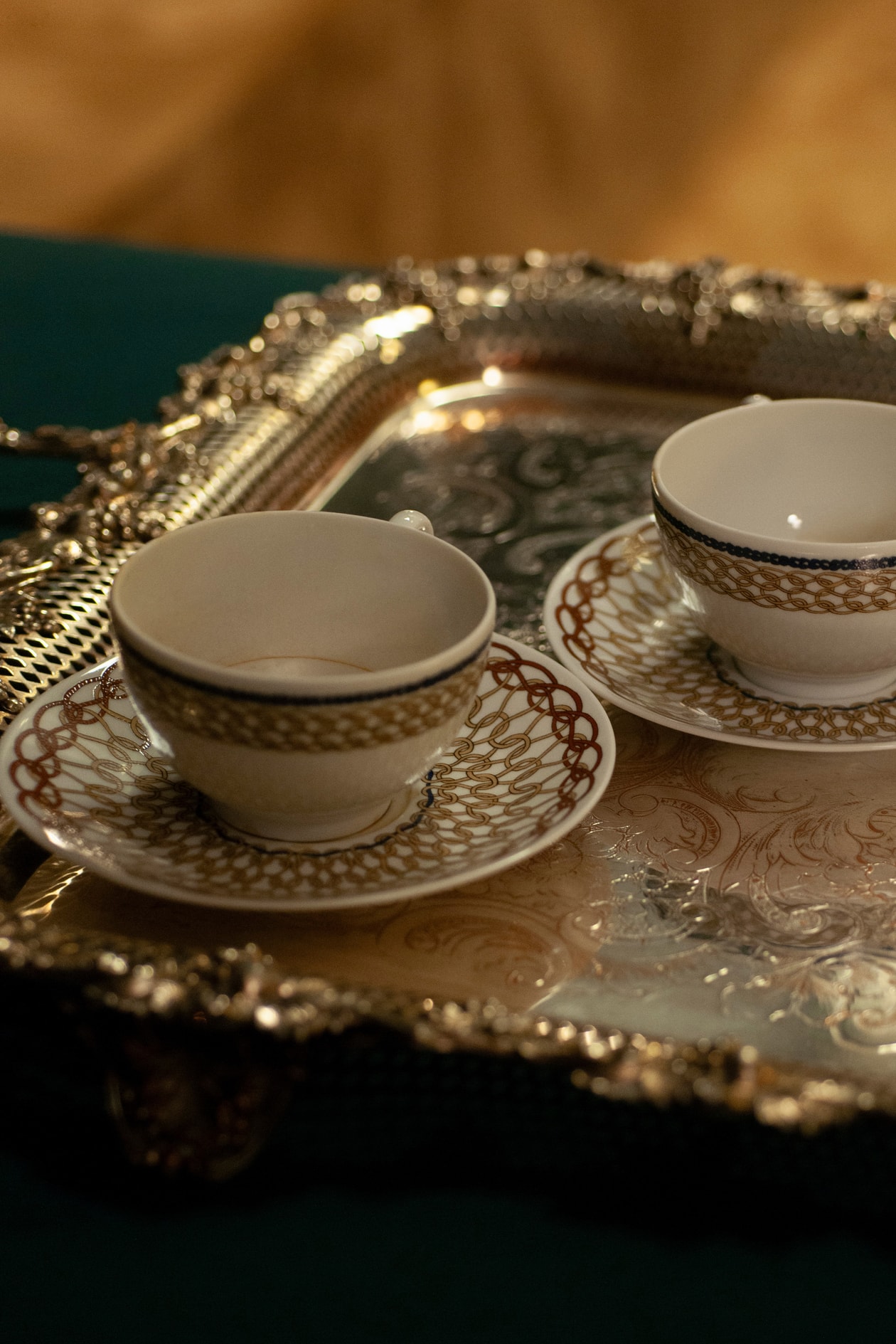 意式奢華贈禮美學：Loro Piana 從獨家刺繡圍巾到首個餐具系列