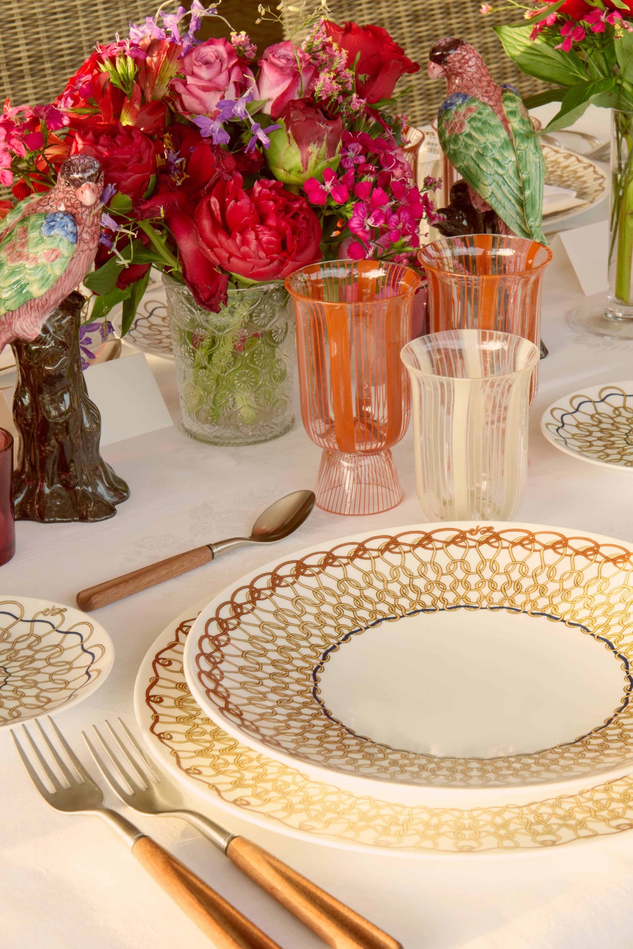 意式奢華贈禮美學：Loro Piana 從獨家刺繡圍巾到首個餐具系列