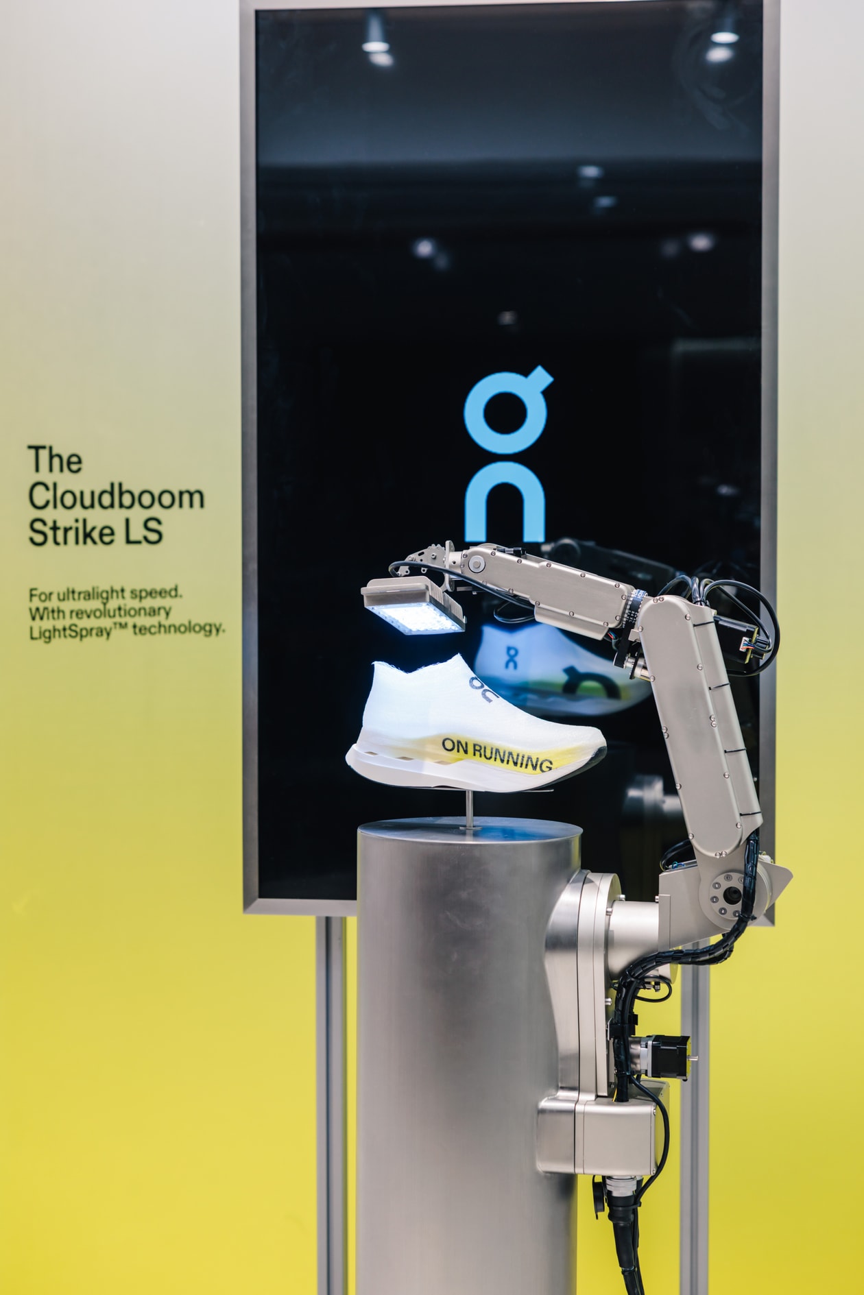 On 革命性 LightSpray™ 競速跑鞋 Cloudboom Strike LS 正式登陸香港　