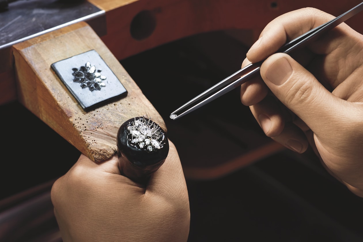 解構 HARRY WINSTON 跨越世紀的極致光影與 WINSTON CLUSTER 鑲嵌美學