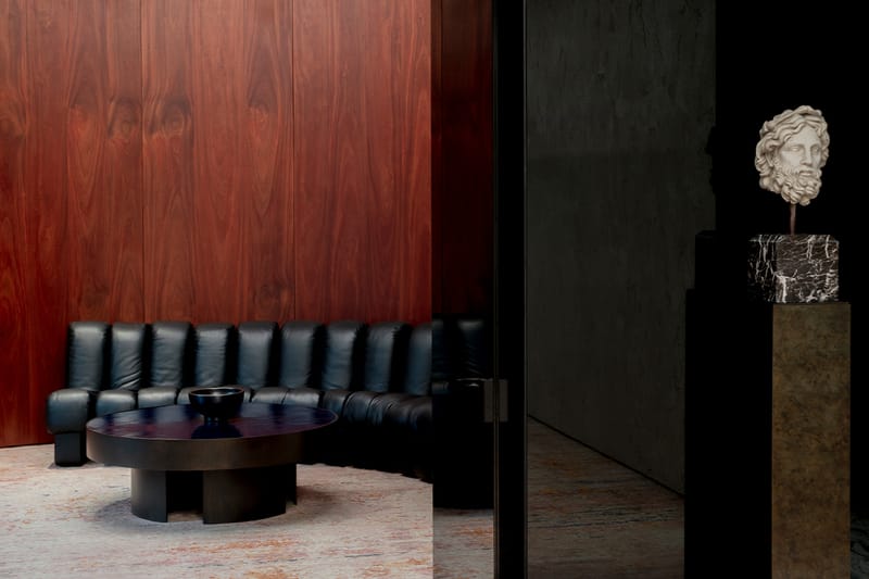 Saint Laurent 巴黎蒙田大道全新旗艦店亮相，私密版 Champs-Élysées 空間登場