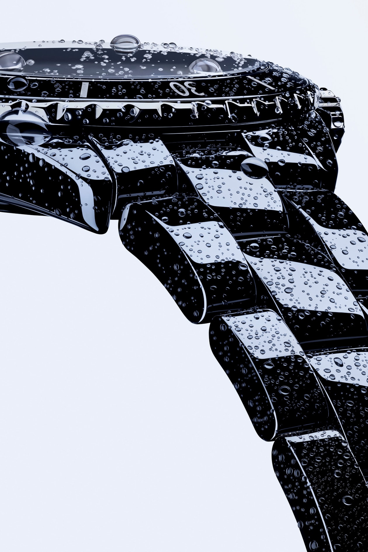 CHANEL J12 一場跨越 25 年的經典重塑 —— 重新定義「至剛至柔」的感官美學