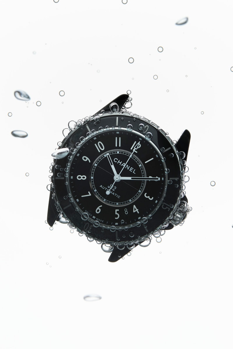 CHANEL J12 一場跨越 25 年的經典重塑 —— 重新定義「至剛至柔」的感官美學