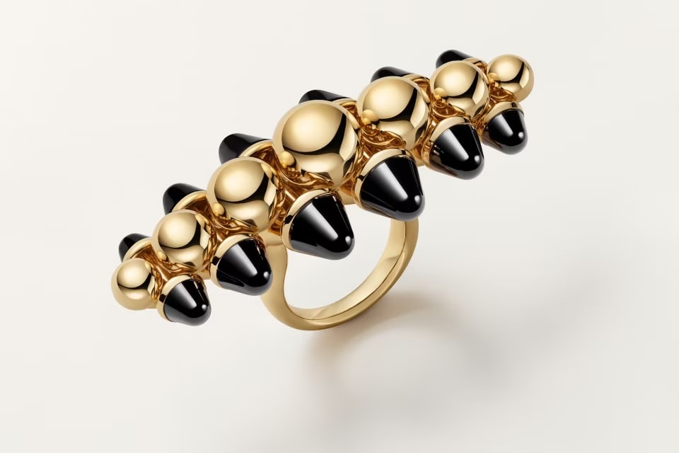 跟著新生代靈魂女伶 Olivia Dean 探索卡地亞 Clash de Cartier 的珠寶魅力