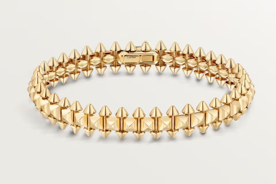 跟著新生代靈魂女伶 Olivia Dean 探索卡地亞 Clash de Cartier 的珠寶魅力