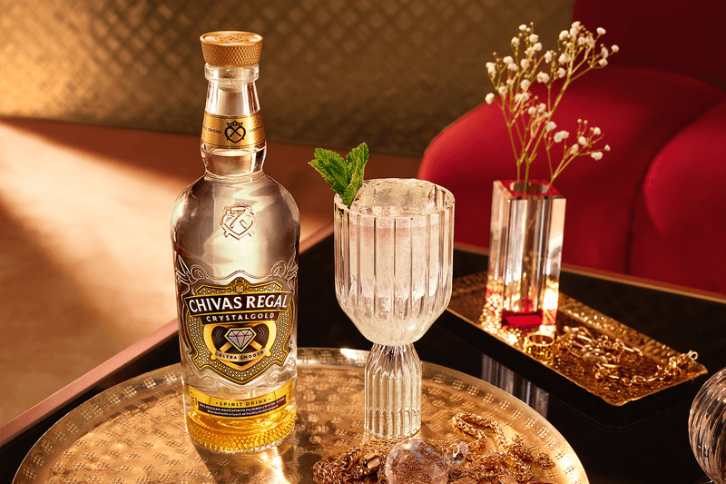 Chivas Regal 攜手 F1 賽車手 Charles Leclerc 破格推出全新透明烈酒 Crystalgold