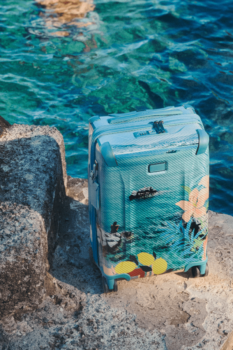 感受地中海慢活節奏！TUMI 正式發佈 2026 春季「Mediterranean Escape」全新系列
