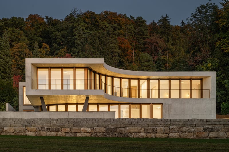 estudio kmmk 打造「Winkelhaus」：與周邊山林地景對話的瑞士獨棟住宅