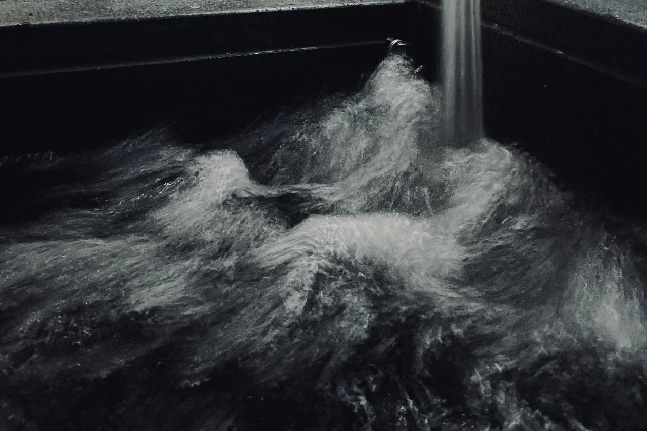 三十而立．三吉彩花攝影創作紀實 #11「GRAY」