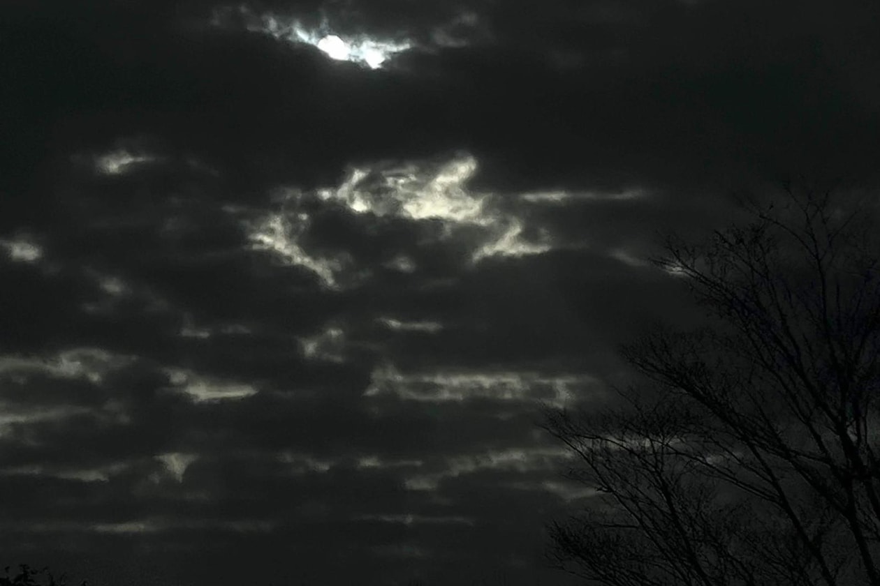 三十而立．三吉彩花攝影創作紀實 #11「GRAY」