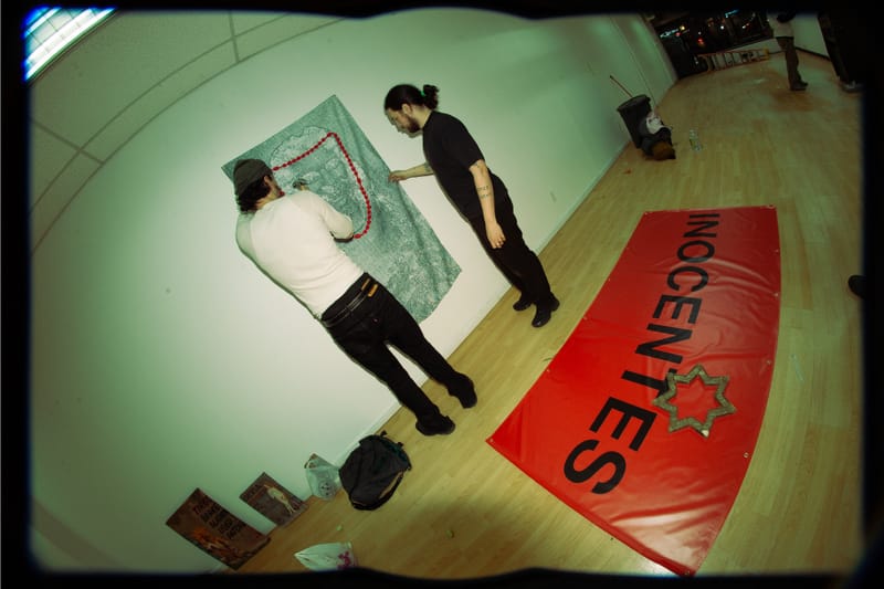 《Inocentes》的時代：純真與失落的交鋒