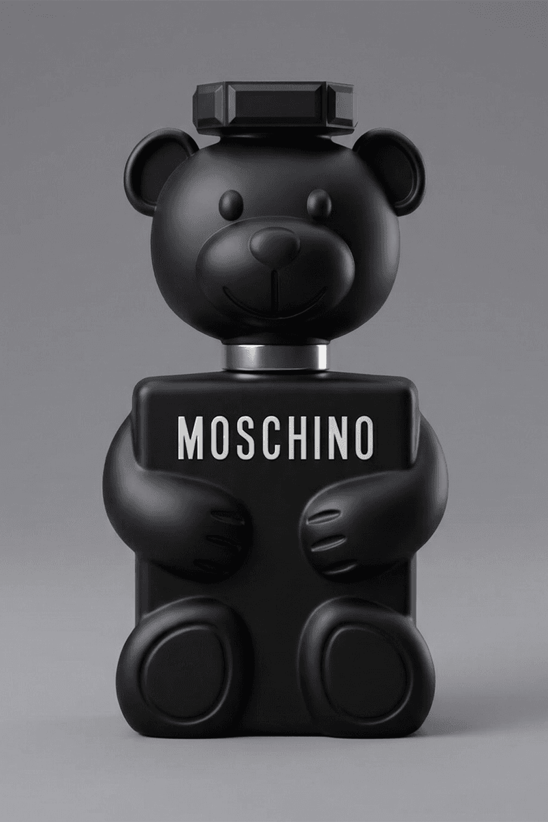 換上型格霧黑外衣：MOSCHINO 釋出全新男士香水 TOY BOY 2