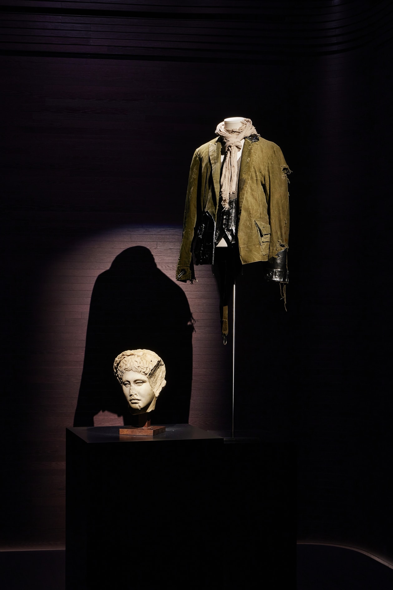 走進蘇富比《Ozymandias》考古現場，專訪 Greg Lauren 訴說殘缺與重塑的美學解構