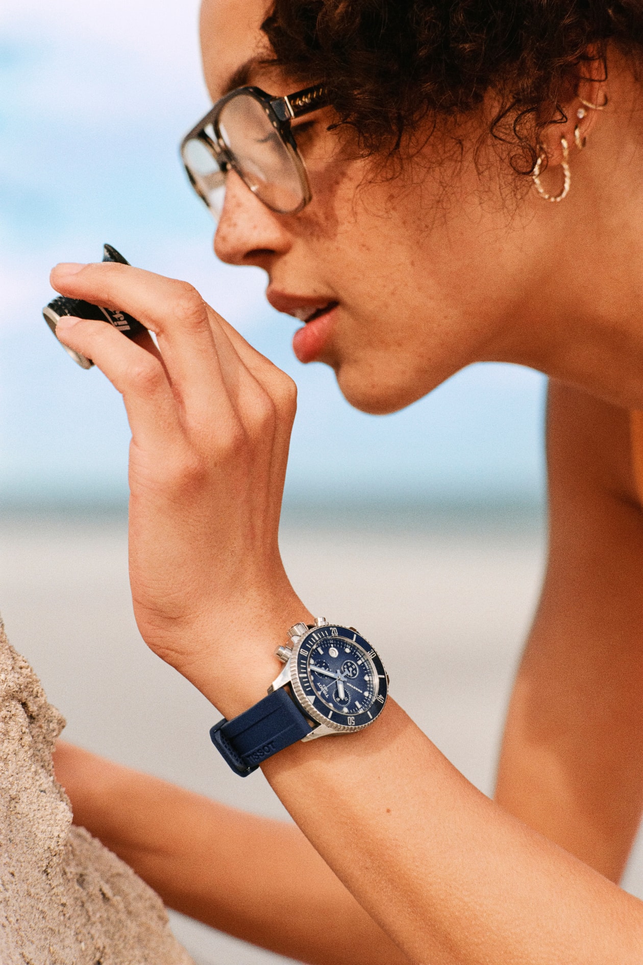 TISSOT 全新夏日企劃釋出：PRX 冰川藍、Seastar 惡魔橙領軍今夏「玩色」錶款清單