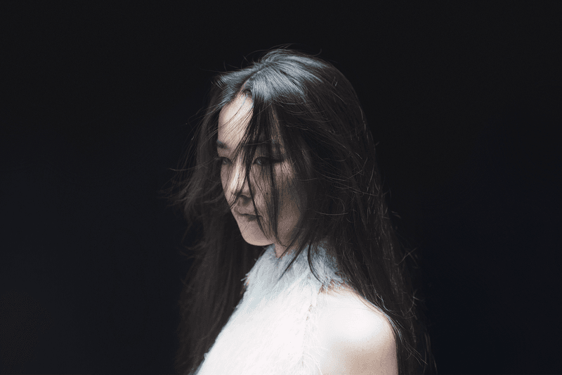 香港華納唱片新生代女聲 Kacey 陳凱琪首支單曲〈完全真空〉MV 上線