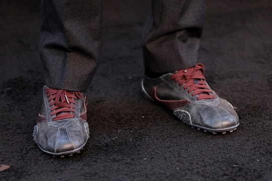 Travis Scott 於《The Odyssey》首映禮率先曝光未發售 Nike Moon Shoe