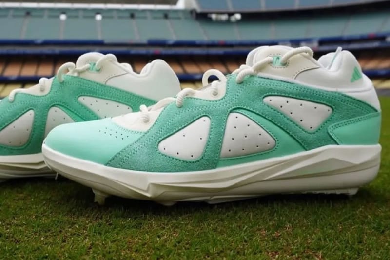 Kiké Hernández 率先著用 Bad Bunny x adidas BadBo 1.0 Cleats 最新「Mint Green」配色