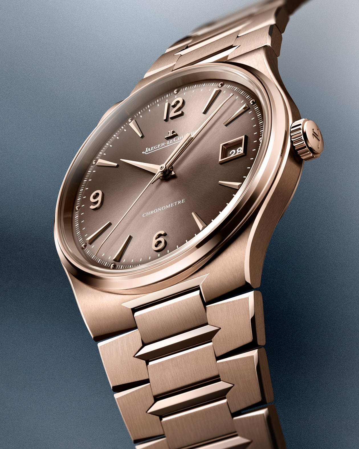 Robert Pattinson 正式出任 Jaeger-LeCoultre 積家全新全球品牌大使，演繹最新 Master Control Chronometre Perpetual Calendar 大師系列天文台萬年曆腕錶