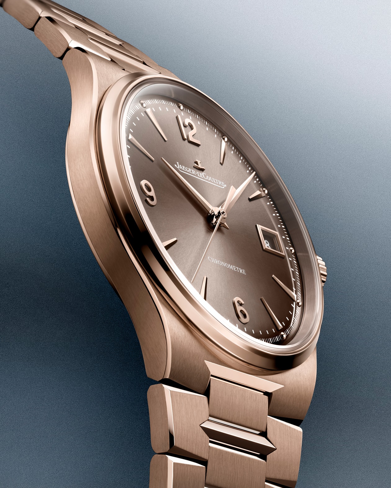 Robert Pattinson 正式出任 Jaeger-LeCoultre 積家全新全球品牌大使，演繹最新 Master Control Chronometre Perpetual Calendar 大師系列天文台萬年曆腕錶