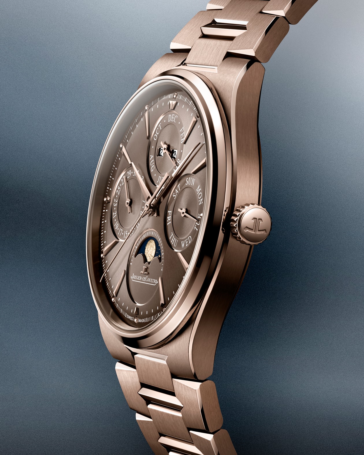 Robert Pattinson 正式出任 Jaeger-LeCoultre 積家全新全球品牌大使，演繹最新 Master Control Chronometre Perpetual Calendar 大師系列天文台萬年曆腕錶