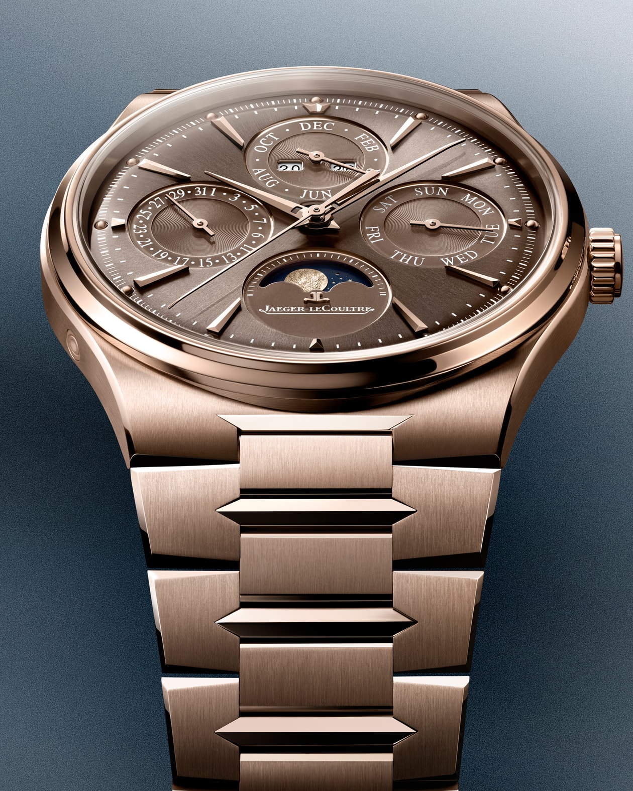 Robert Pattinson 正式出任 Jaeger-LeCoultre 積家全新全球品牌大使，演繹最新 Master Control Chronometre Perpetual Calendar 大師系列天文台萬年曆腕錶