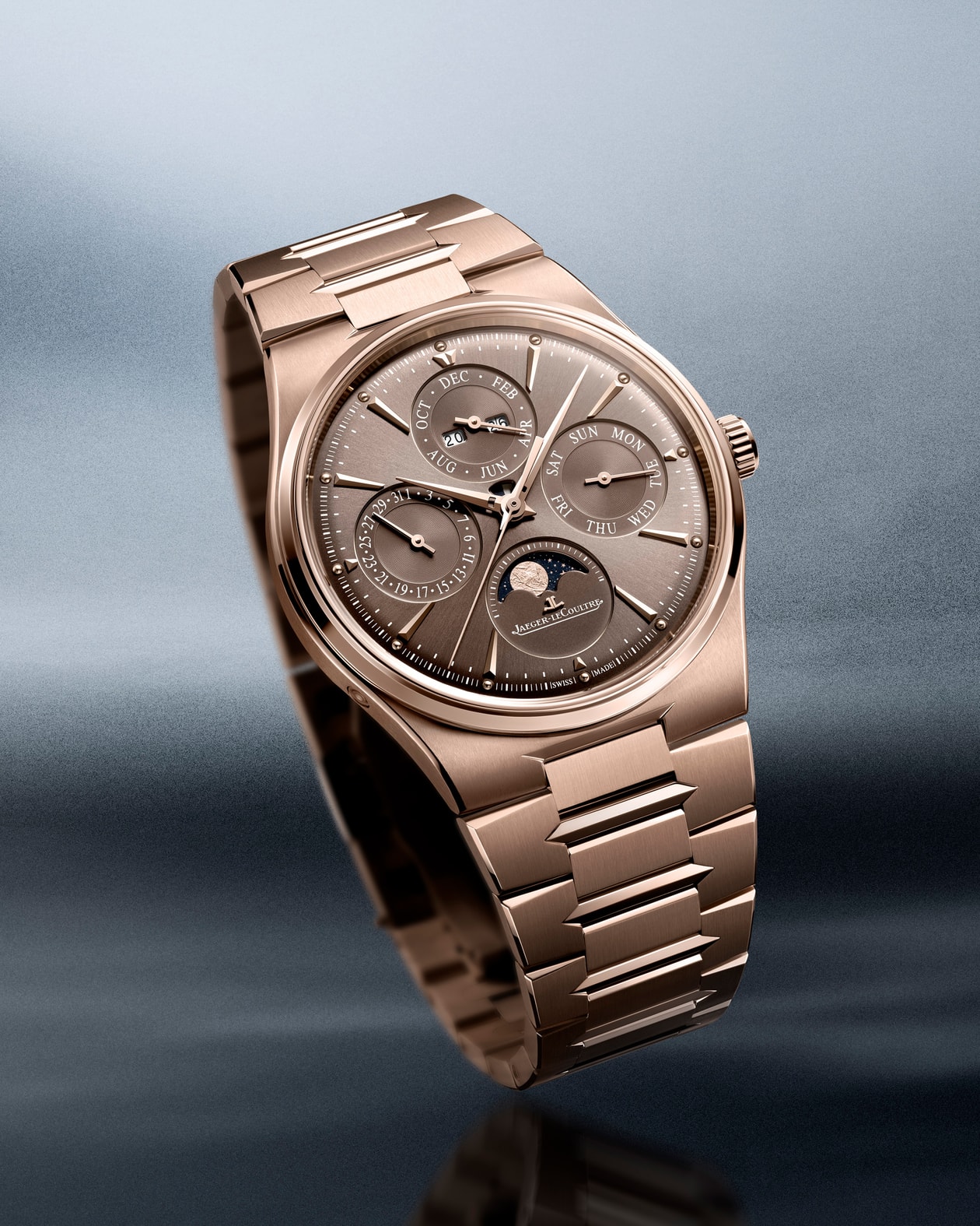 Robert Pattinson 正式出任 Jaeger-LeCoultre 積家全新全球品牌大使，演繹最新 Master Control Chronometre Perpetual Calendar 大師系列天文台萬年曆腕錶