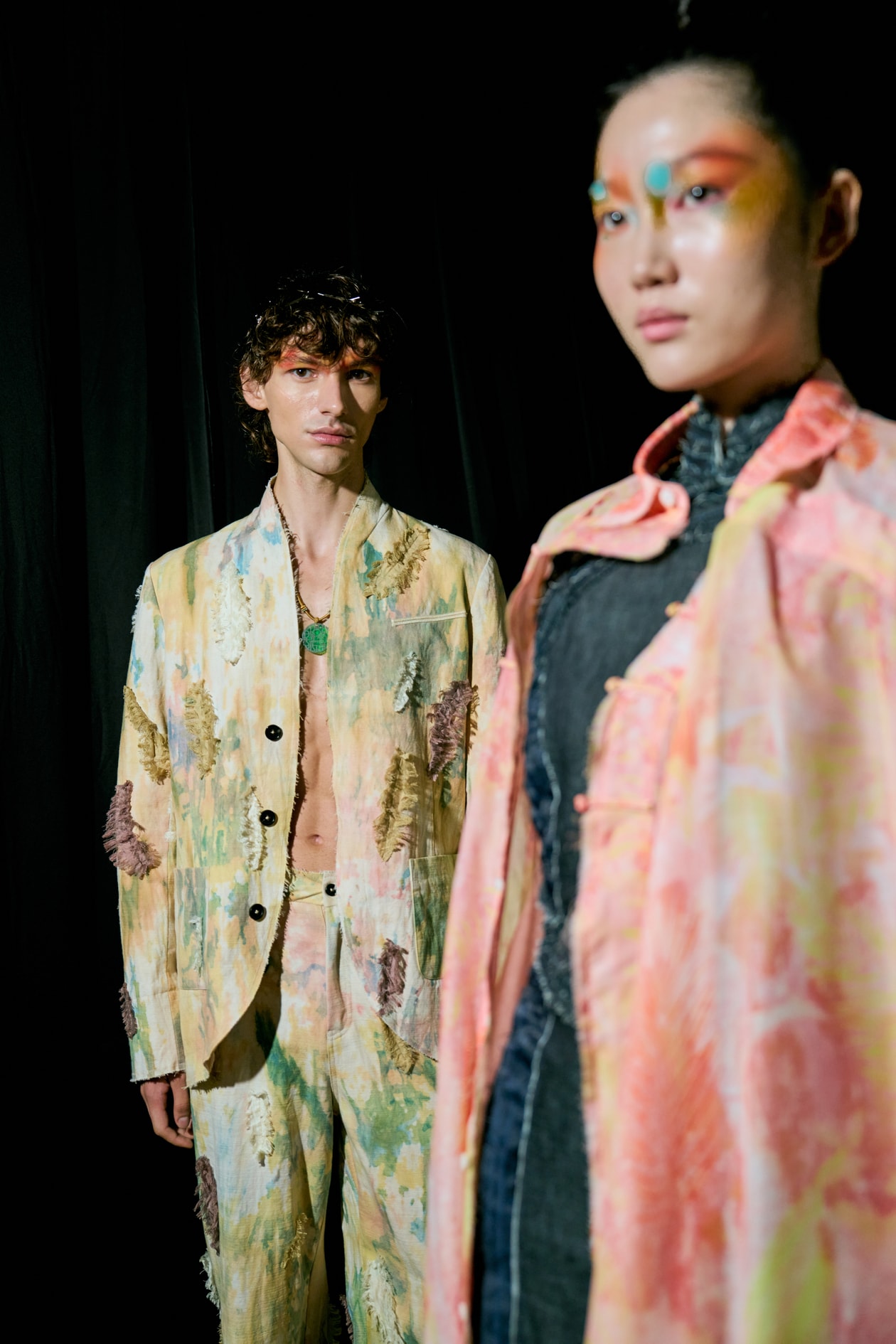 解構城市感官能量：Fashion Hong Kong 呈獻「香港多巴胺」時裝匯演，4 位本地設計師專訪全解析