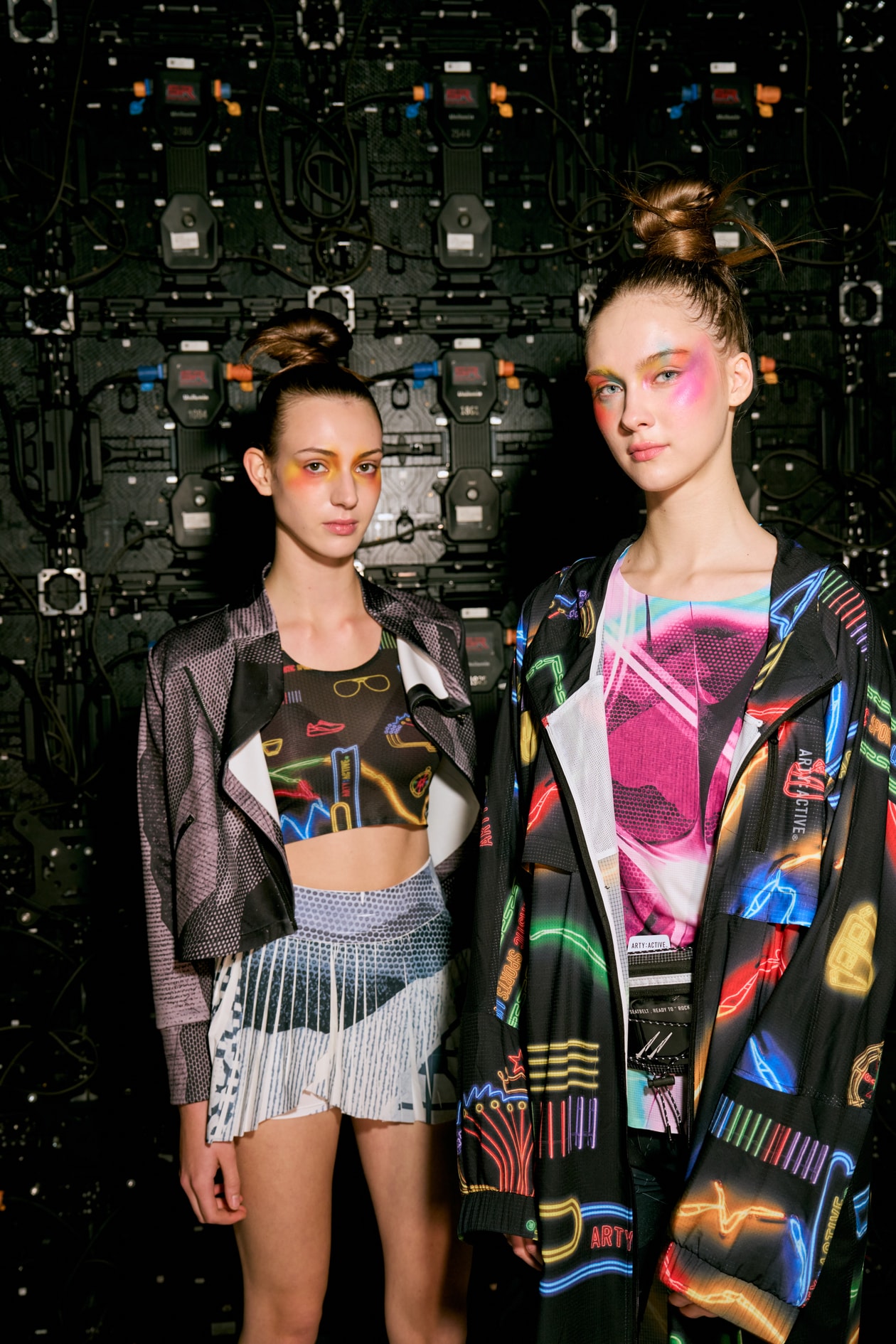 解構城市感官能量：Fashion Hong Kong 呈獻「香港多巴胺」時裝匯演，4 位本地設計師專訪全解析
