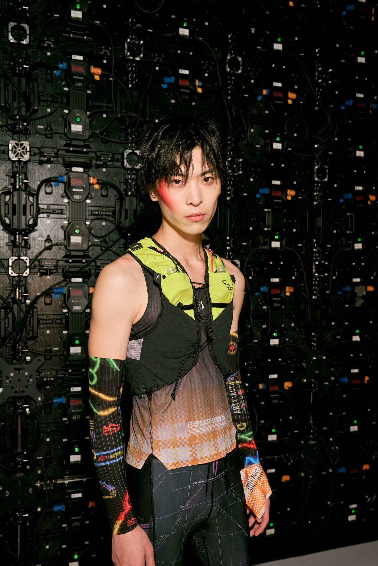 解構城市感官能量：Fashion Hong Kong 呈獻「香港多巴胺」時裝匯演，4 位本地設計師專訪全解析