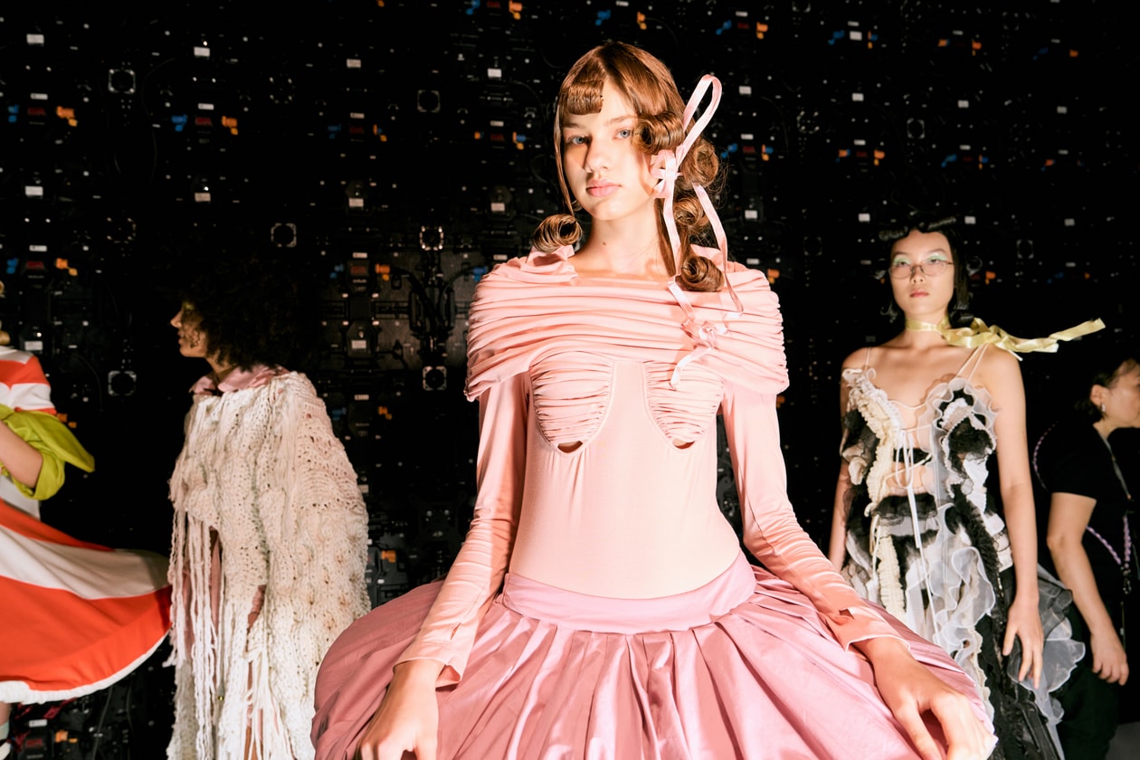 解構城市感官能量：Fashion Hong Kong 呈獻「香港多巴胺」時裝匯演，4 位本地設計師專訪全解析