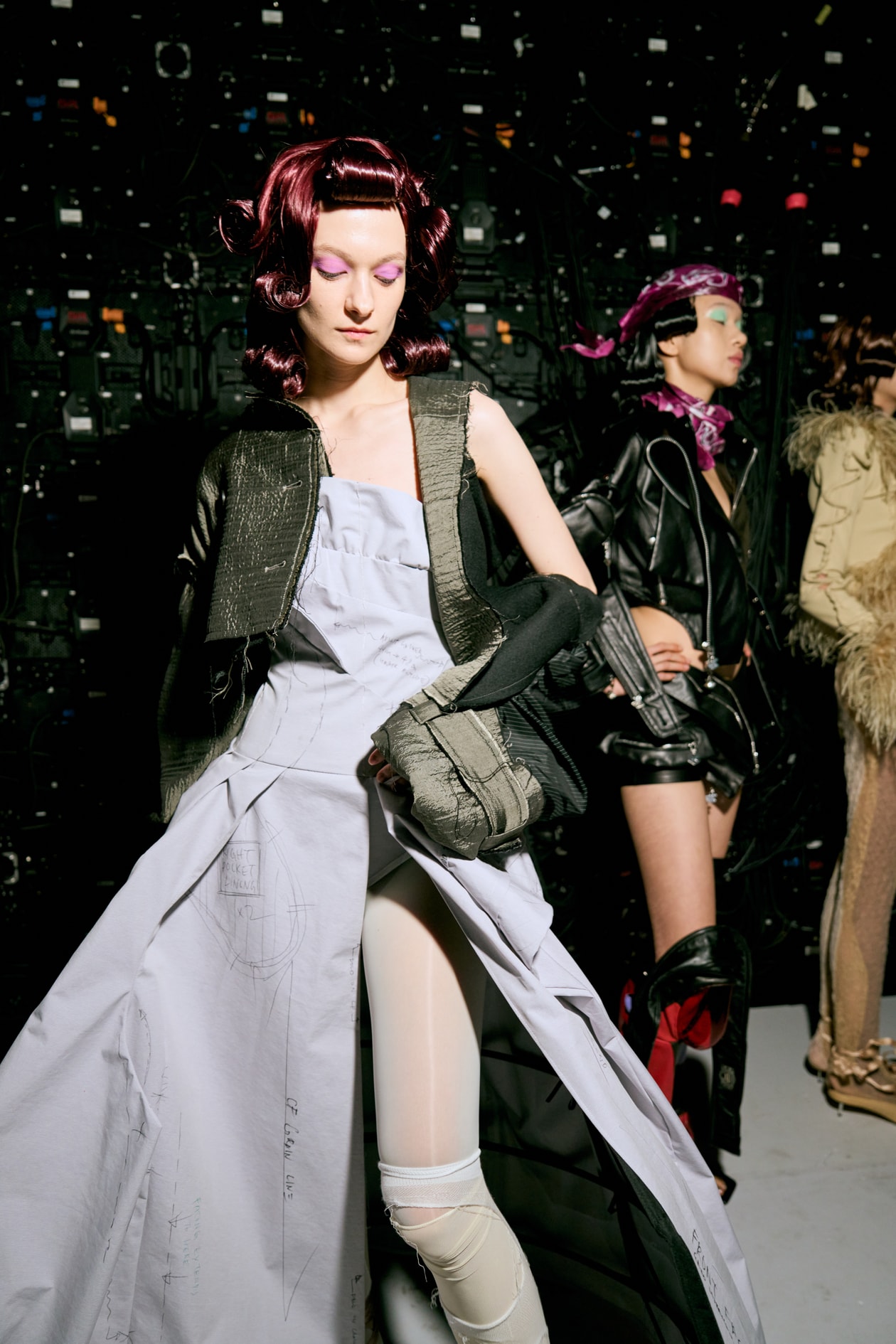 解構城市感官能量：Fashion Hong Kong 呈獻「香港多巴胺」時裝匯演，4 位本地設計師專訪全解析