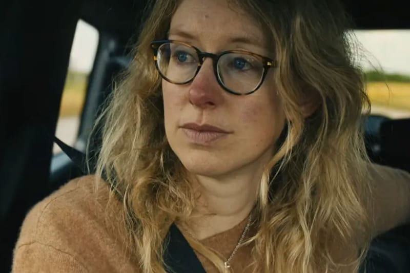 A24 釋出 Elizabeth Holmes 紀錄片《You Can See Everything》正式預告
