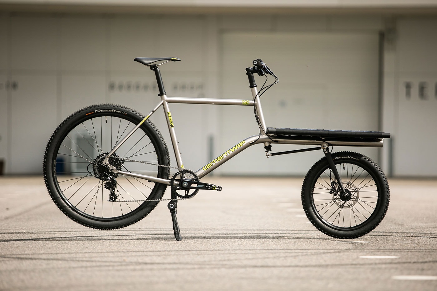 Carhartt WIP 與 OMNIUM 聯乘推出限量不鏽鋼 Mini-Max 貨運單車