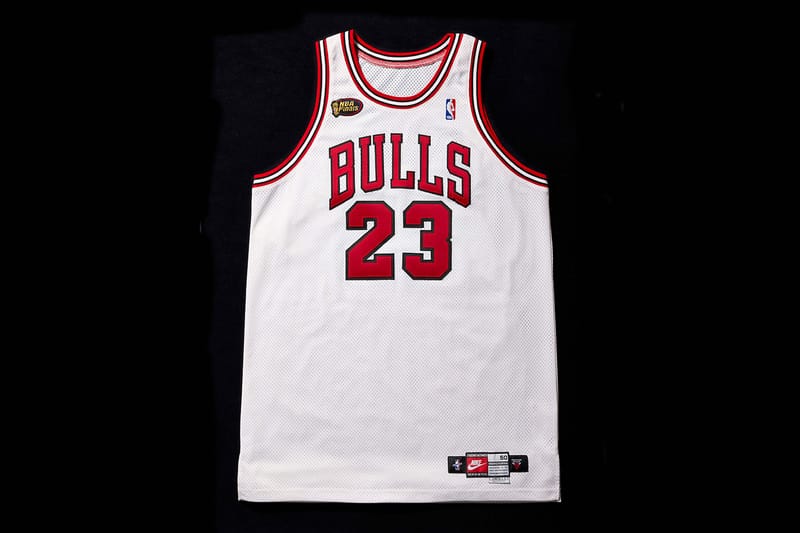 Michael Jordan 1998 年 NBA 總決賽第 3 場球衣以破紀錄 1,226 萬美元天價成交