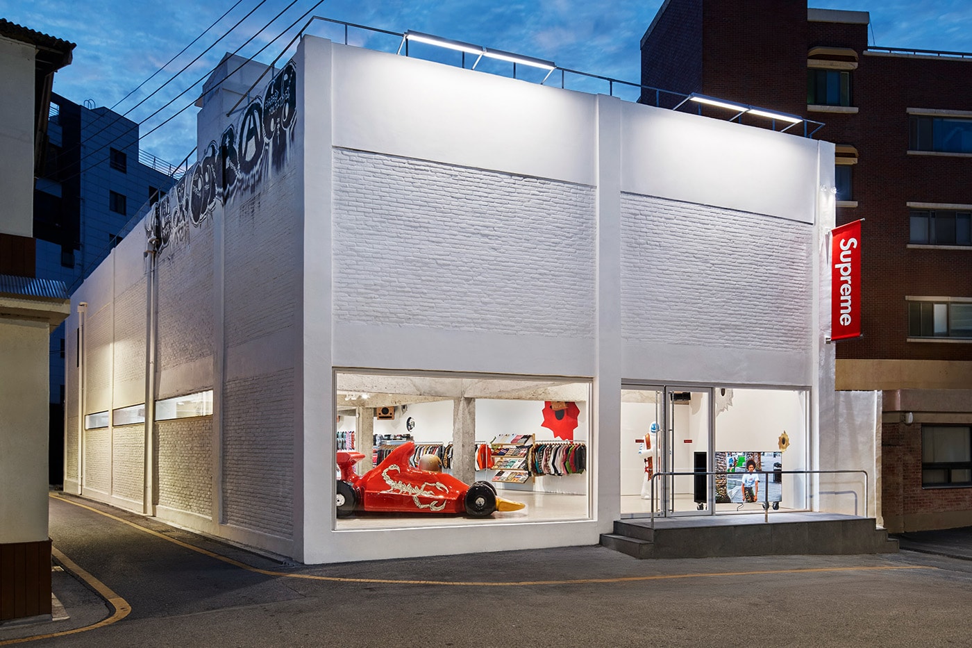 Supreme 於 Seoul Seongsu 開設第 2 間韓國旗艦店