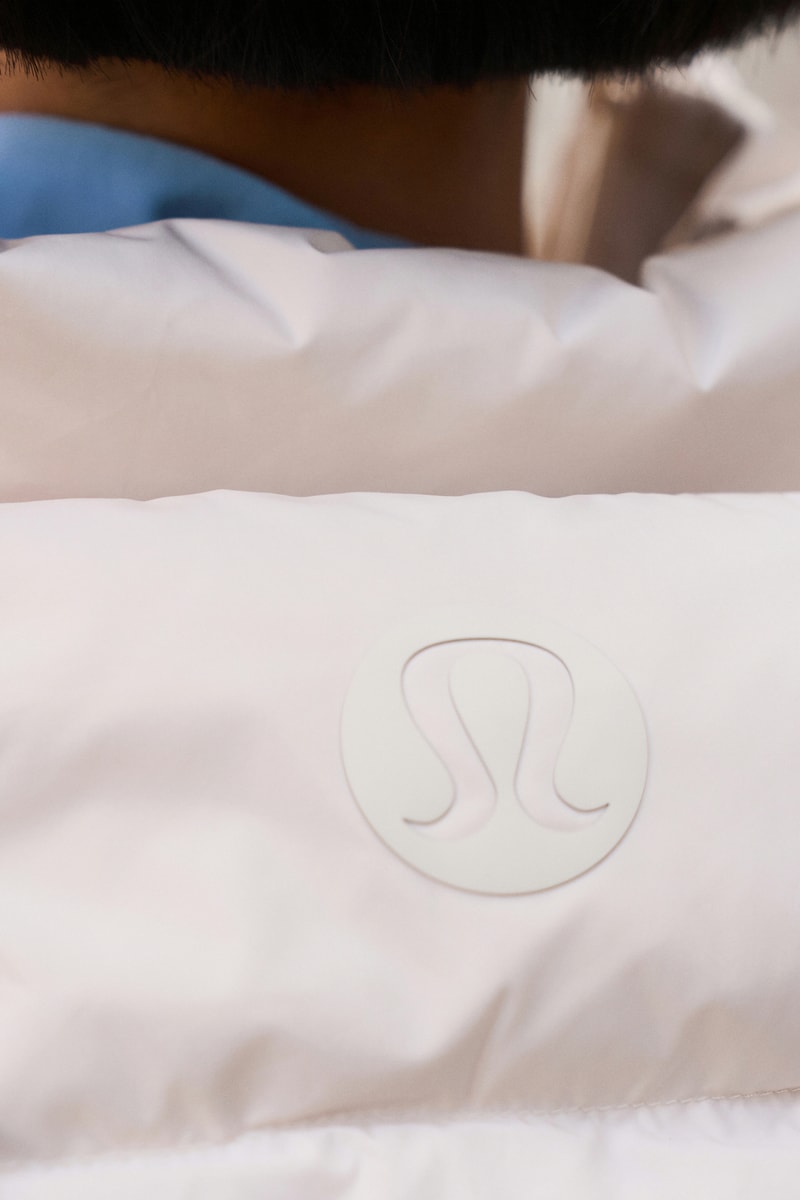李函 Kiwi 演繹 lululemon 全新短板剪裁「Wunder Puff」機能外套的層次穿搭潛力
