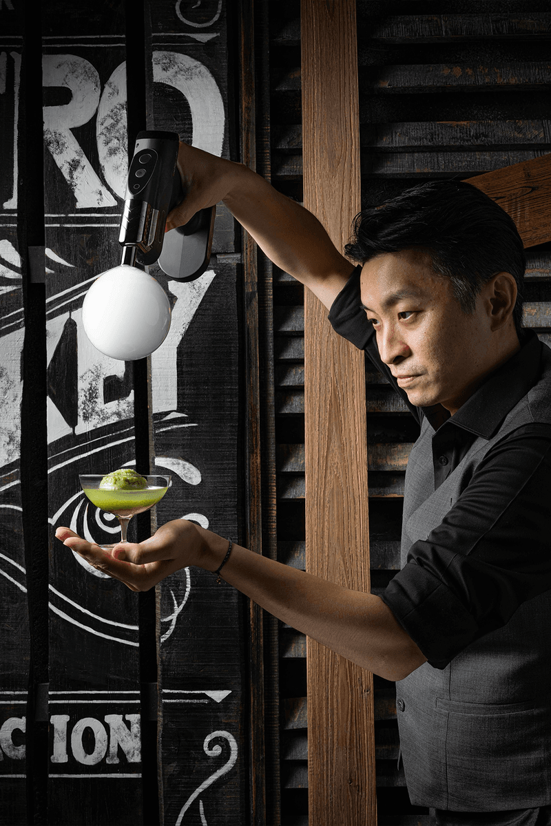 深圳文華東方酒店 MO Bar 躋身全球 50 佳酒吧延伸榜單，並釋出全新「色彩中國 2.0」酒單