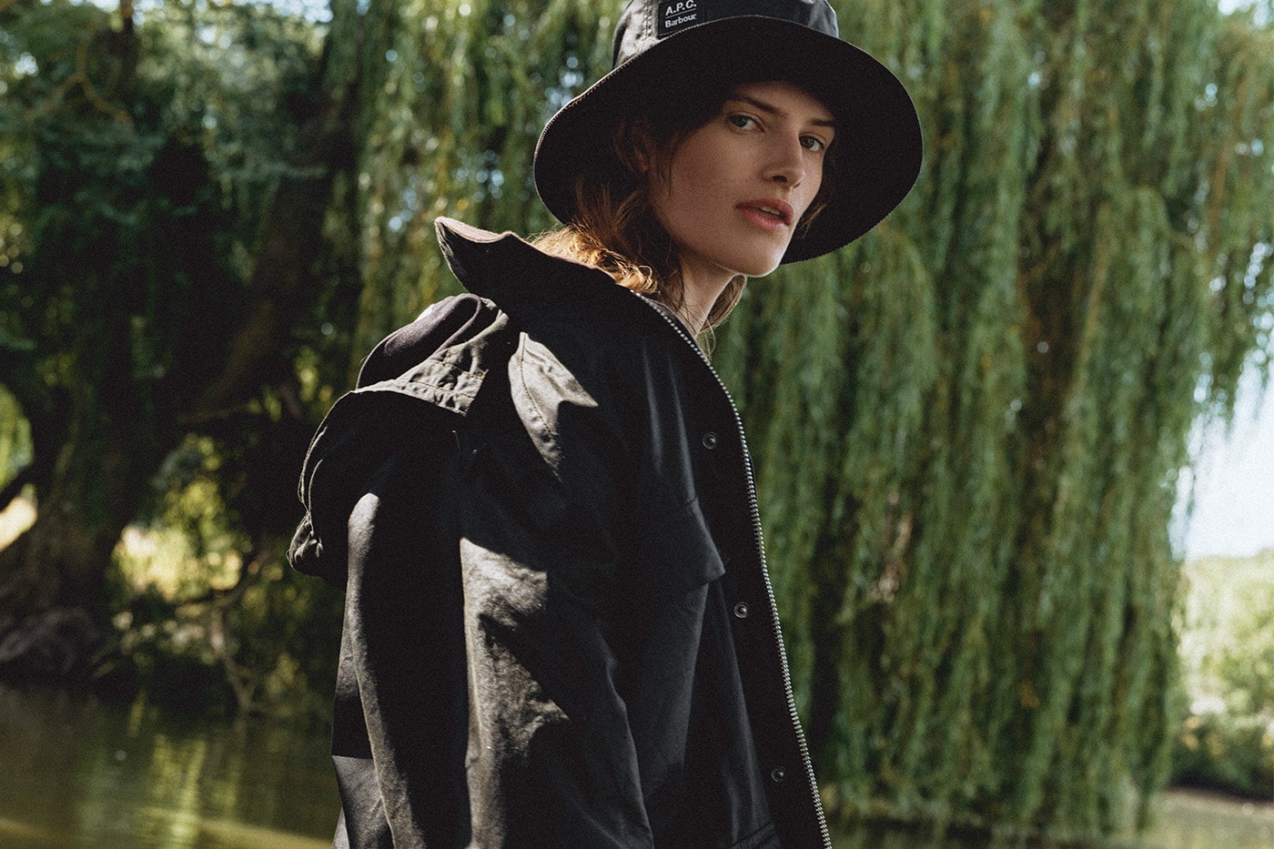 A.P.C. x Barbour 2026 秋冬系列正式發布：復刻檔案庫經典防刺穿蠟面棉布