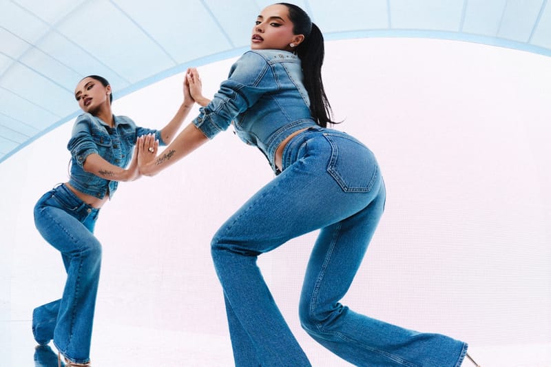 GUESS 攜手 Becky G 推出極低腰牛仔褲
