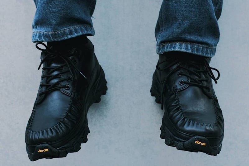 DELUXE x SUICOKE 全新聯乘 Moccasin 鞋款向雨天與身後的人說「F*** OFF」