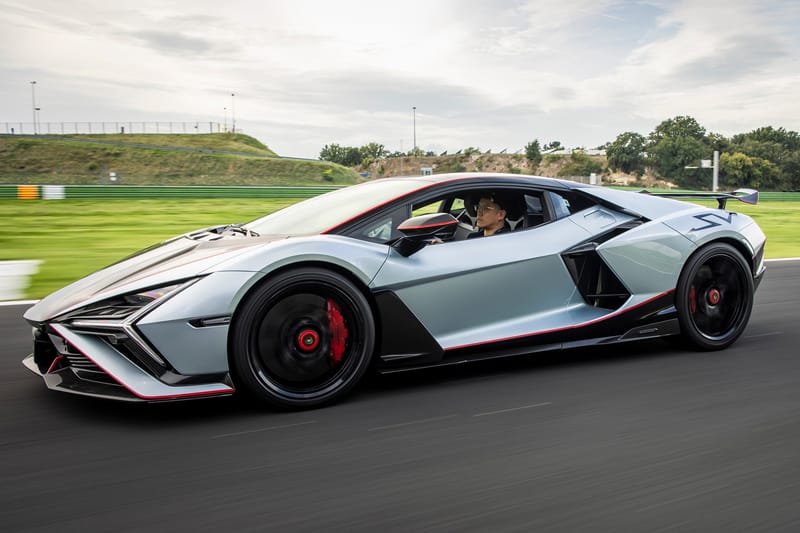 Lamborghini Revuelto SV：史上「最聰明」的 Super Veloce