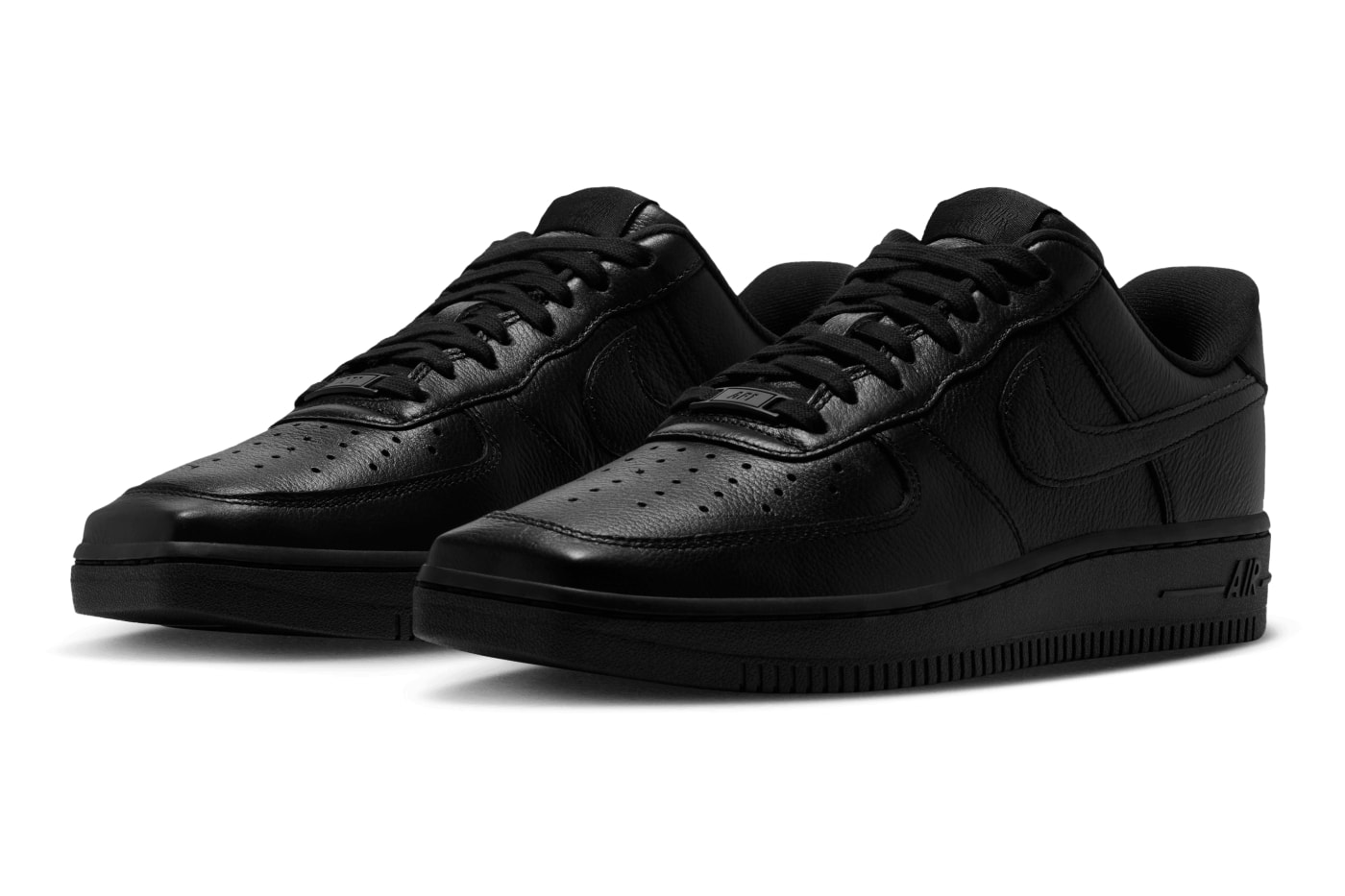方頭設計 Nike Air Force 1 Low 最新「Triple Black」配色將於 11 月登場