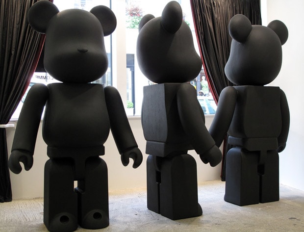 BLACK COMMES des GARCONS x Medicom Toy Bearbrick Display